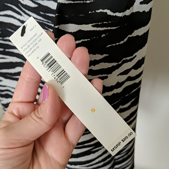 DKNYC Zebra Top - Picture 3 of 4